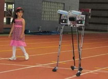 робот поставил рекорд длительности ходьбы